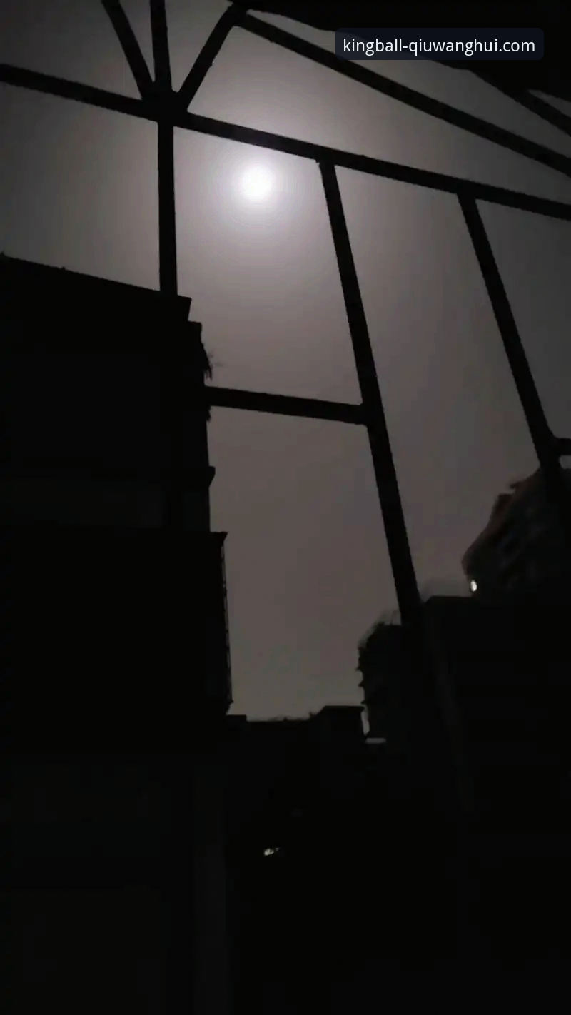 球王会官网可靠吗 北京时间4月1日凌晨,一场牵动无数球迷心弦的世预赛欧洲区附加赛决赛落下帷幕。对于许多通过球王会体育APP手机版下载并实时关注赛事的用户而言,这场比赛的戏剧性过程,无疑再次印证了足球的不可预测性。实战派用户王雪薇在赛后分享中提到,她正是通过球王会体育APP官网推送的即时战报和数据分析,第一时间捕捉到了比赛的关键转折点。本文将复盘这场经典对决,并探讨如何在信息爆炸的时代,高效、准确地获取和分析赛事动态。